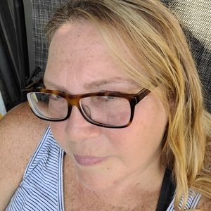 Meet your Posher, Elaina